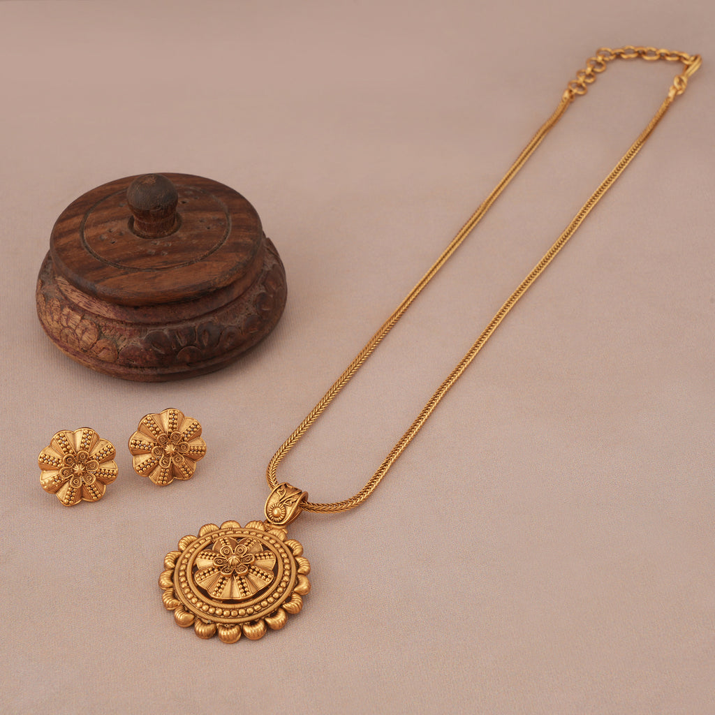Plain antique gold floral pendant set