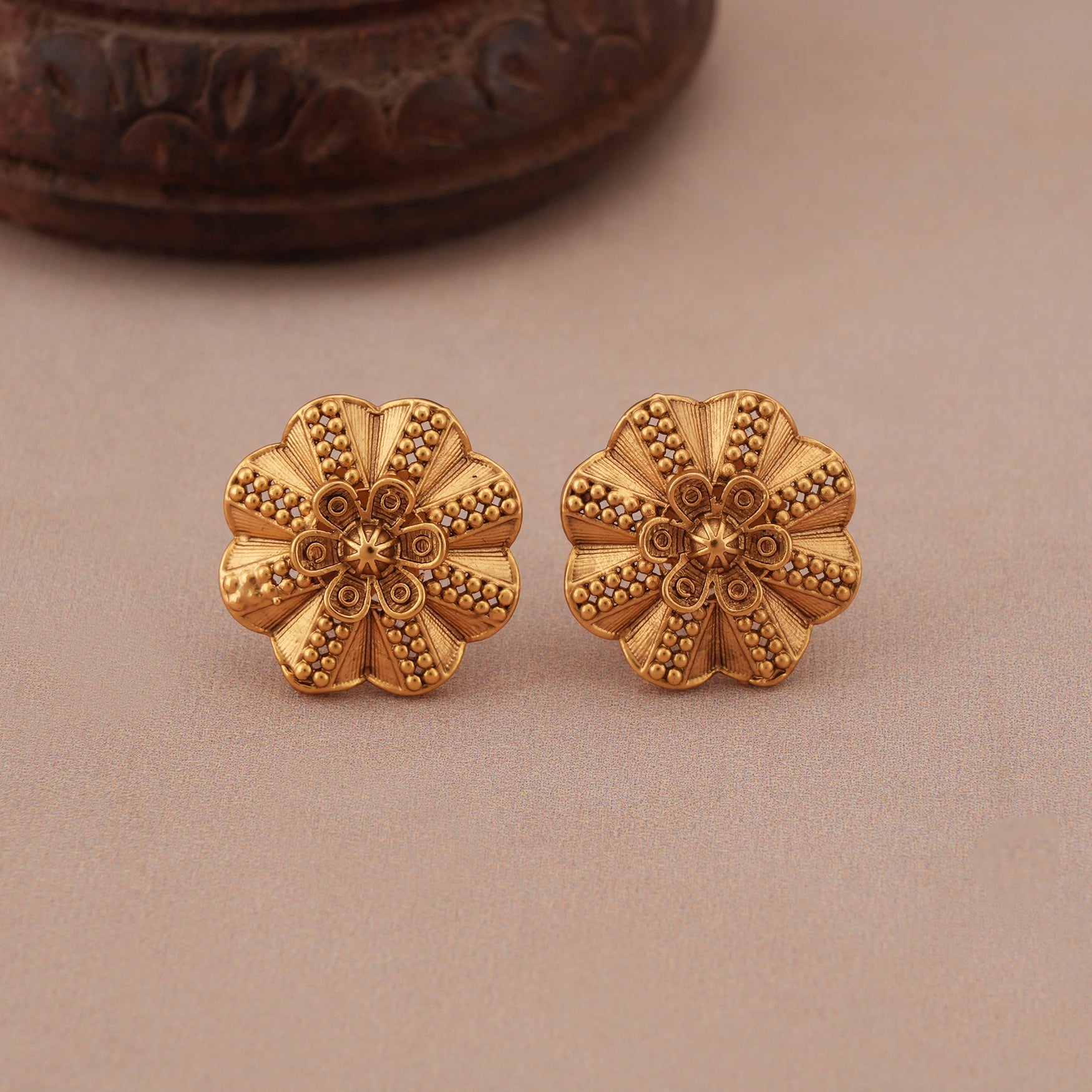 Plain antique gold floral pendant set