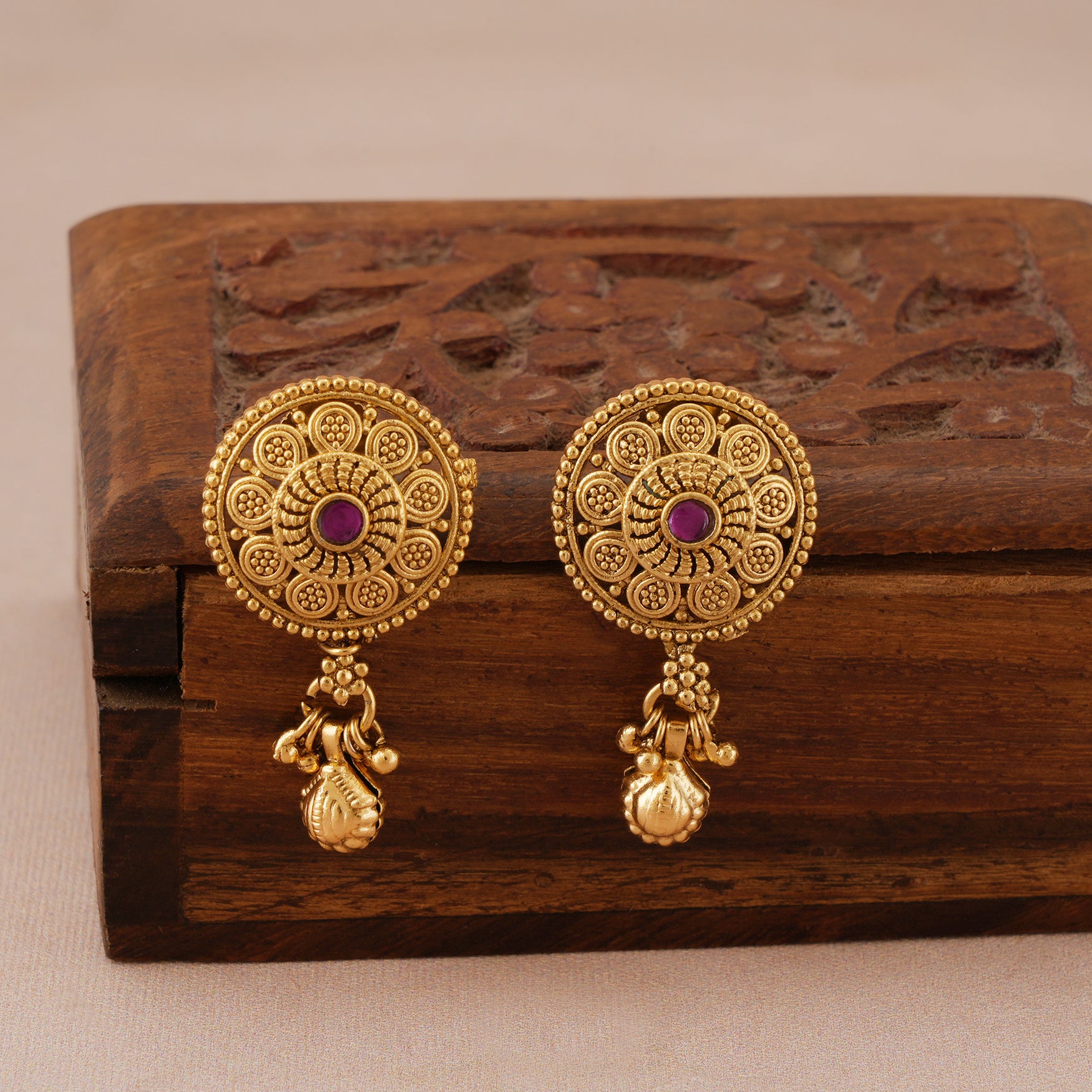 Stunning antique gold filigree stone mangalsutra set