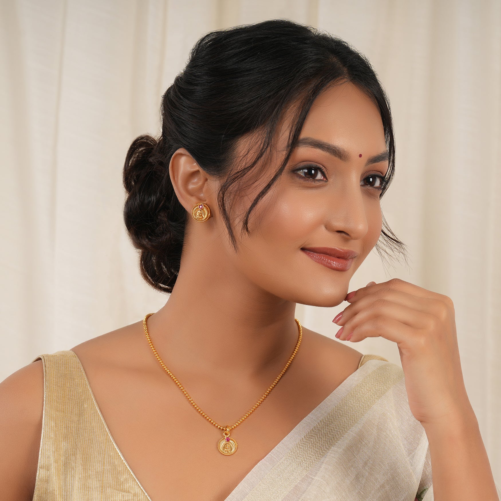 Cute elegant maa lakshmi pendant set I Temple Jewellery