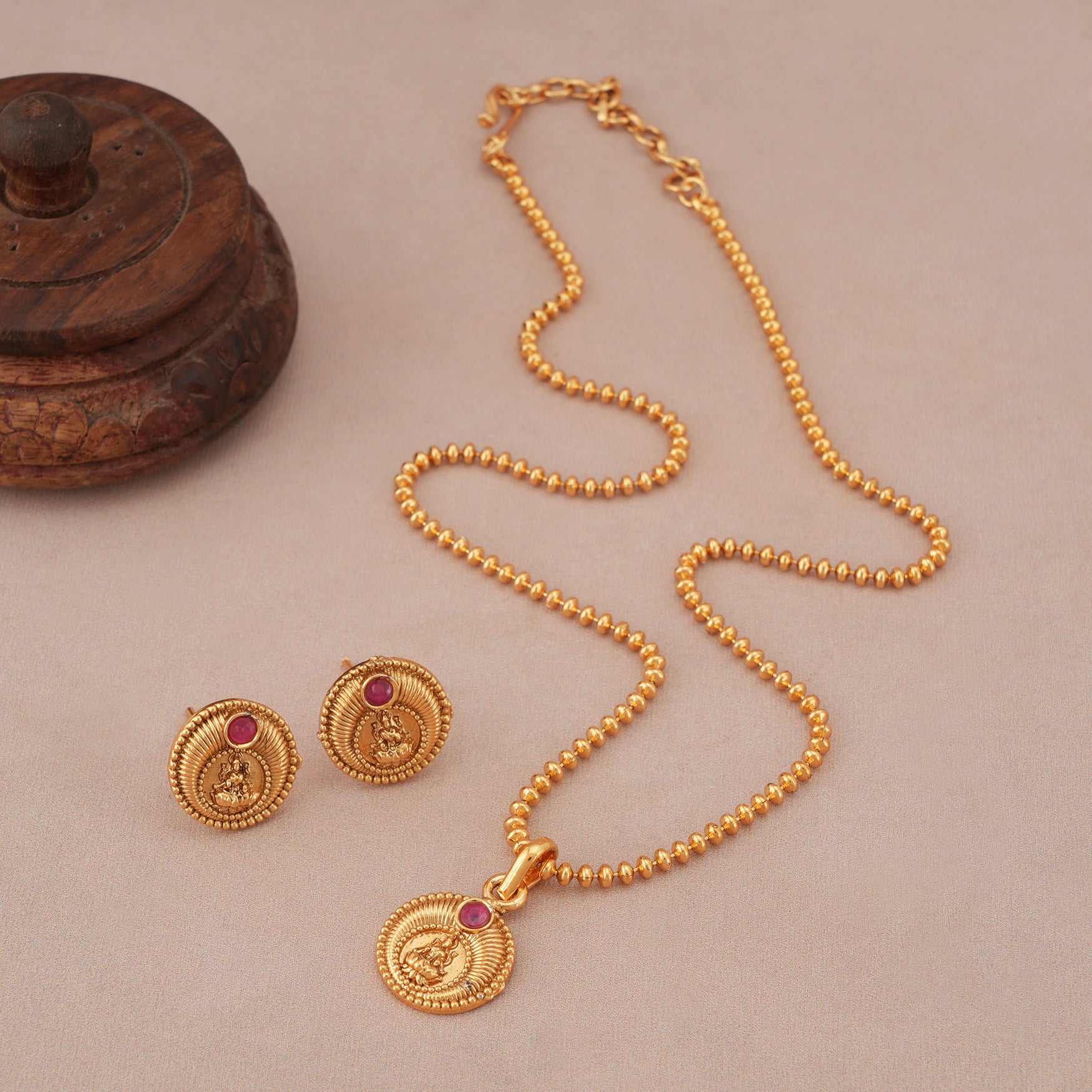 Cute elegant maa lakshmi pendant set I Temple Jewellery