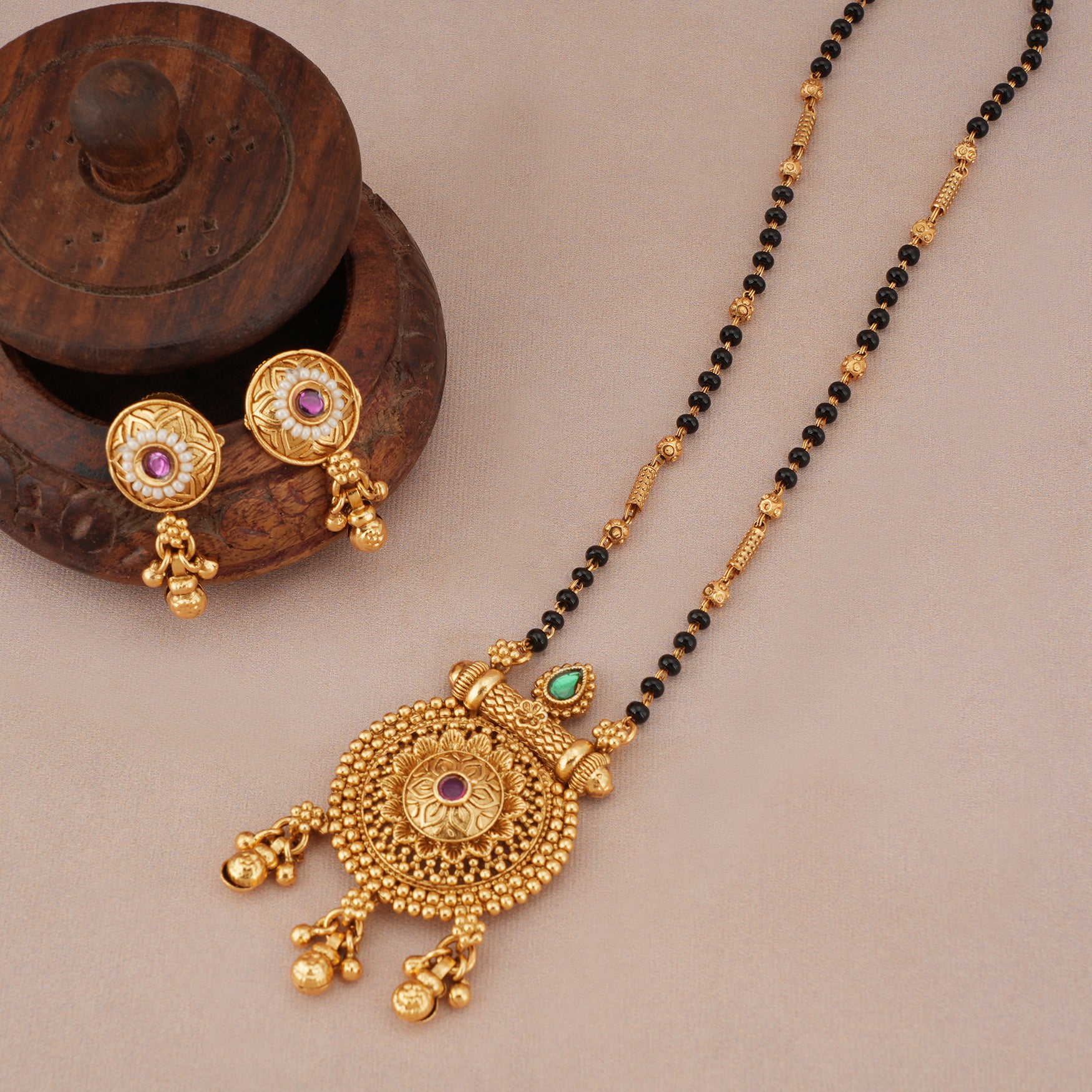 Beautiful elegant antqiue gold stone mangalsutra set