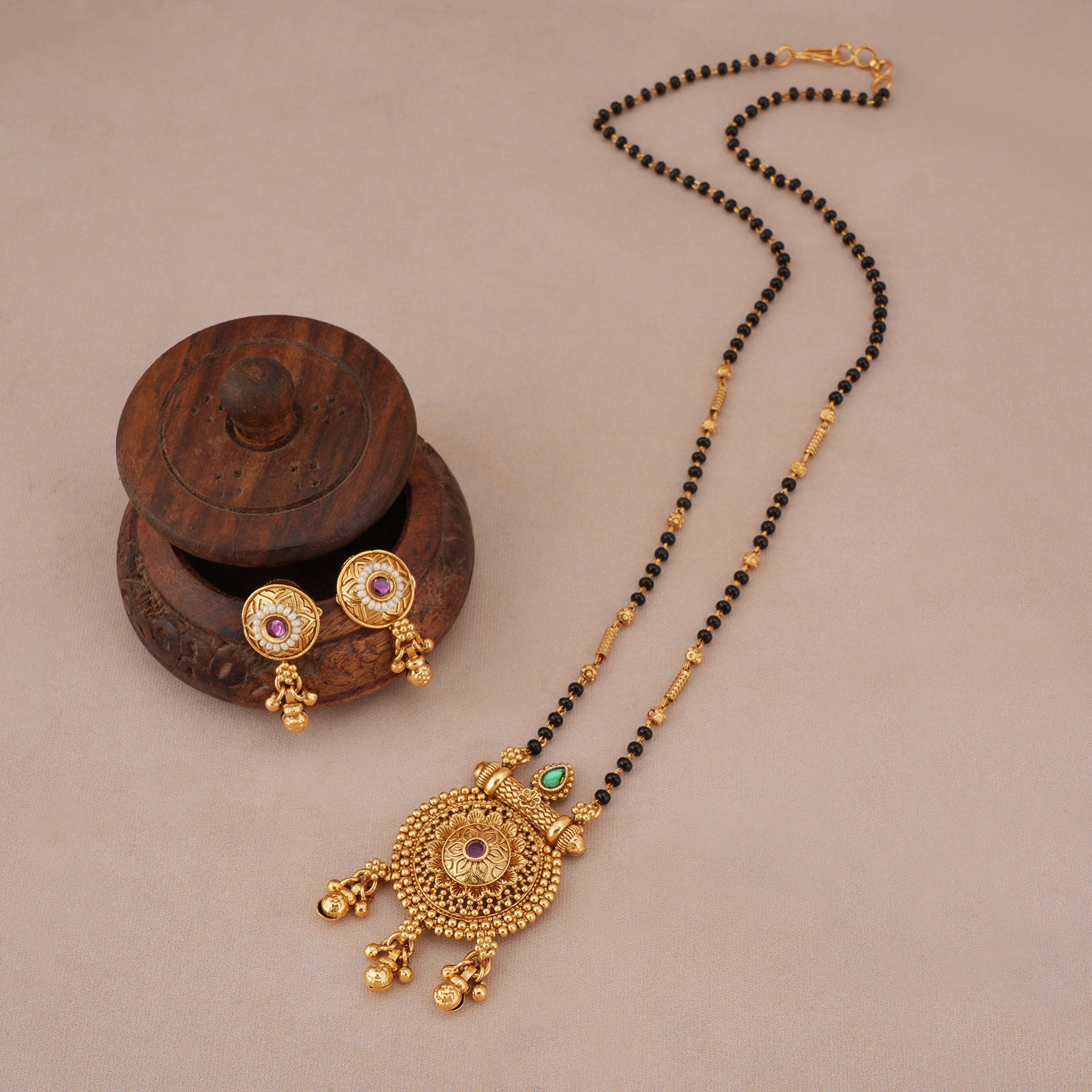 Beautiful elegant antqiue gold stone mangalsutra set