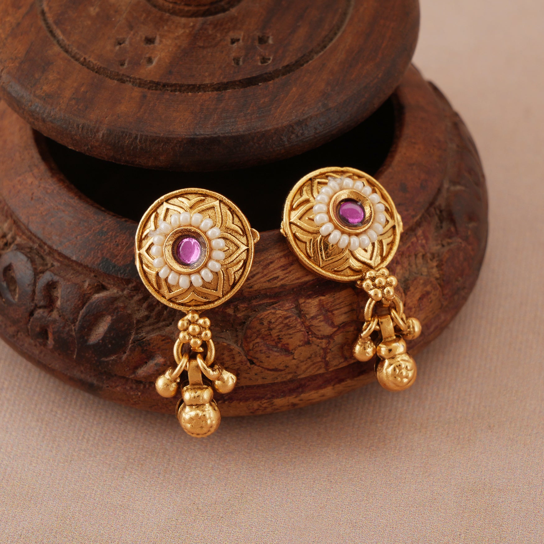 Beautiful elegant antqiue gold stone mangalsutra set