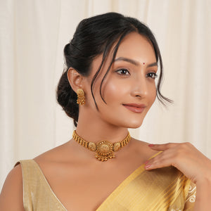 Stunning plain floral antique gold choker set