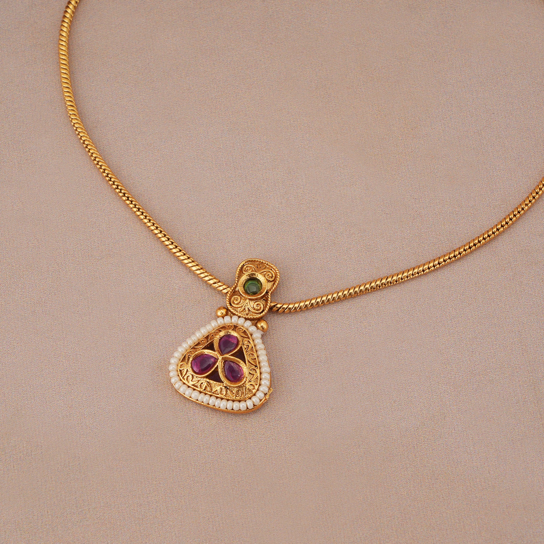 Elegant stone antique gold necklace set