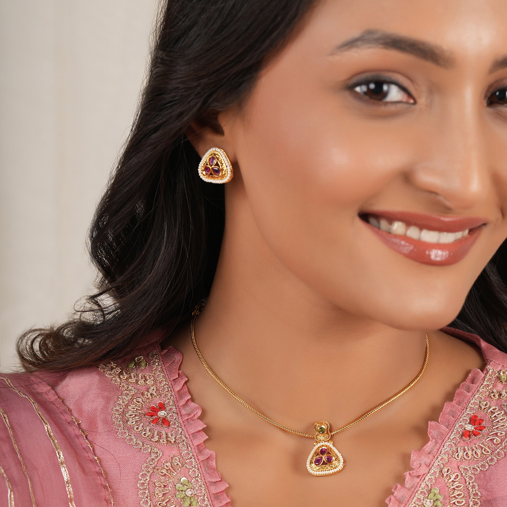 Elegant stone antique gold necklace set