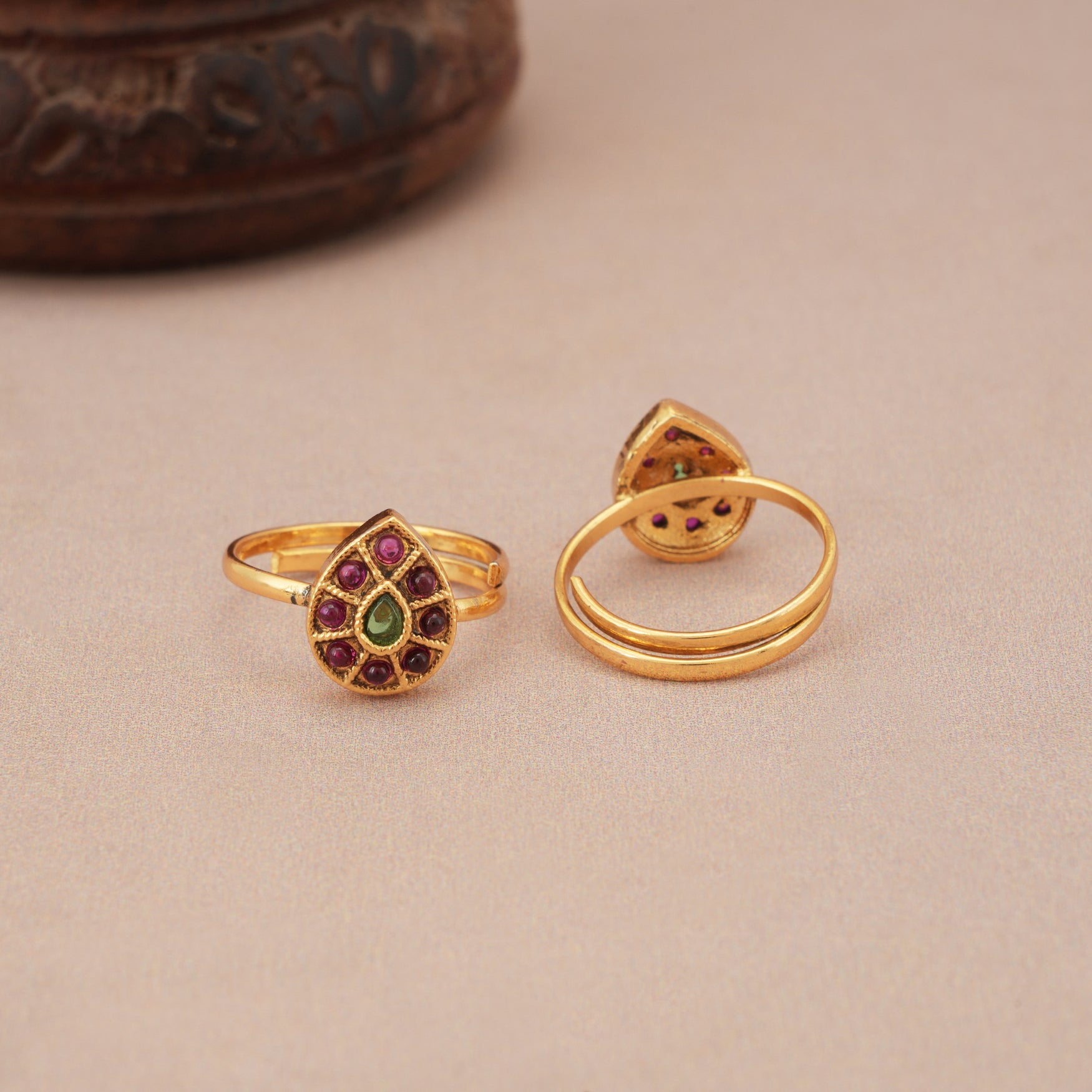 Elegant multicolor stone toe ring
