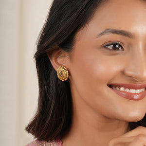 Stunning round stone stud earring