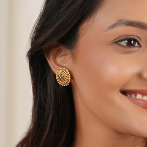 Stunning round stone stud earring