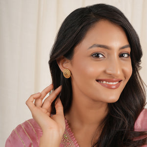 Stunning round stone stud earring