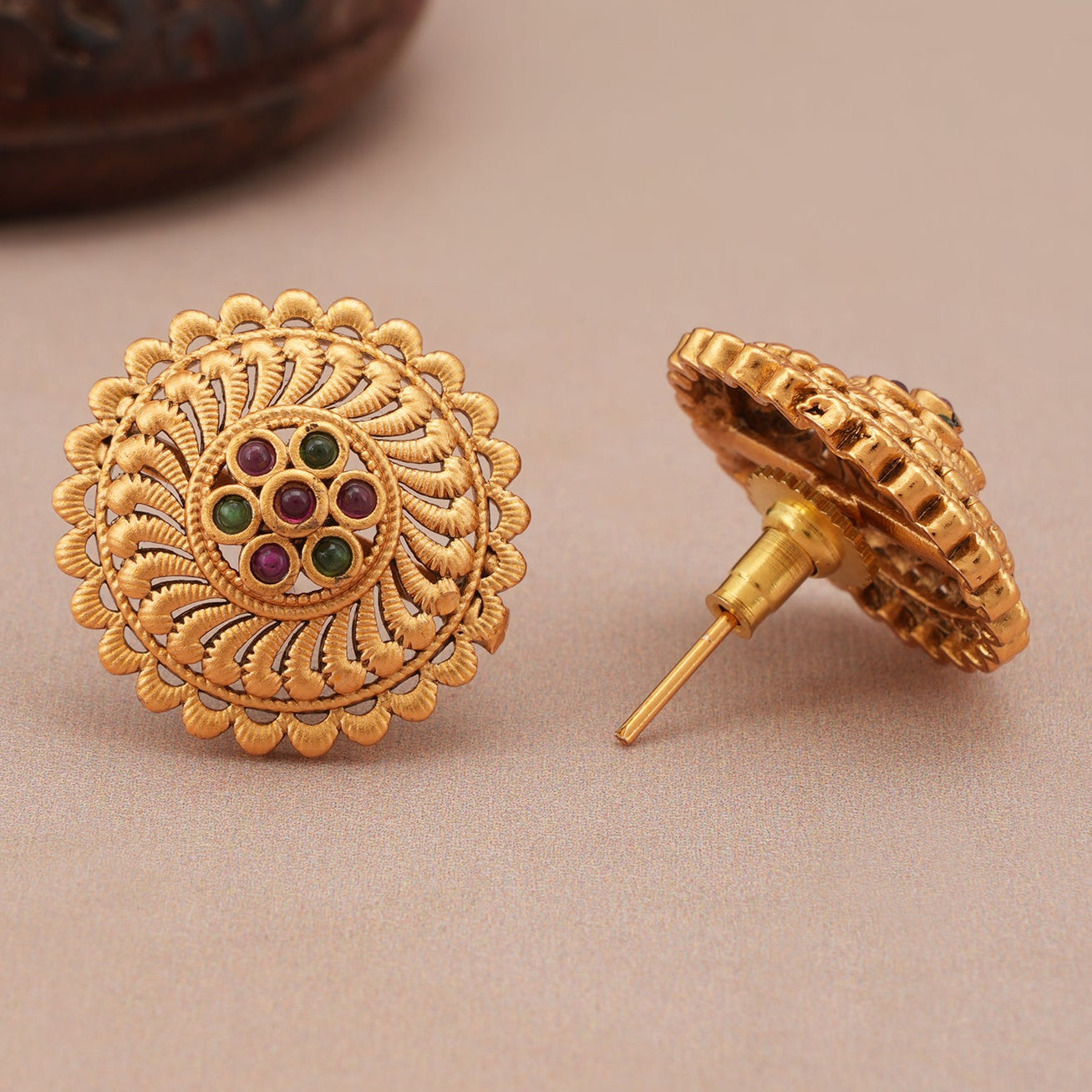 Stunning round stone stud earring