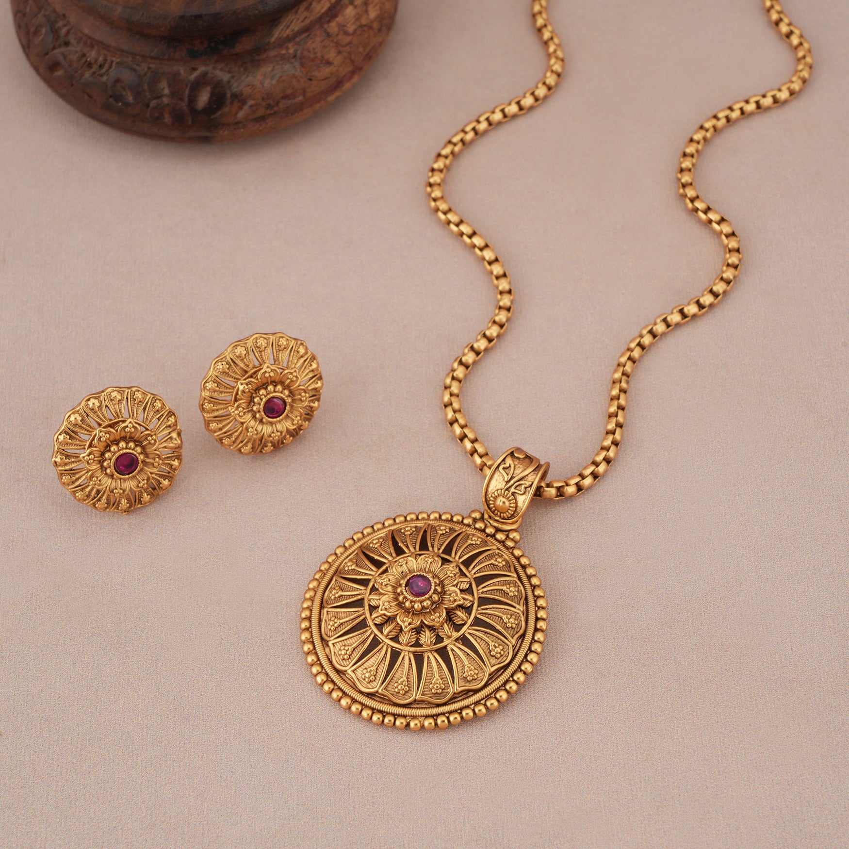 Amazing antique gold carved pendant set