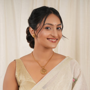 Amazing antique gold carved pendant set