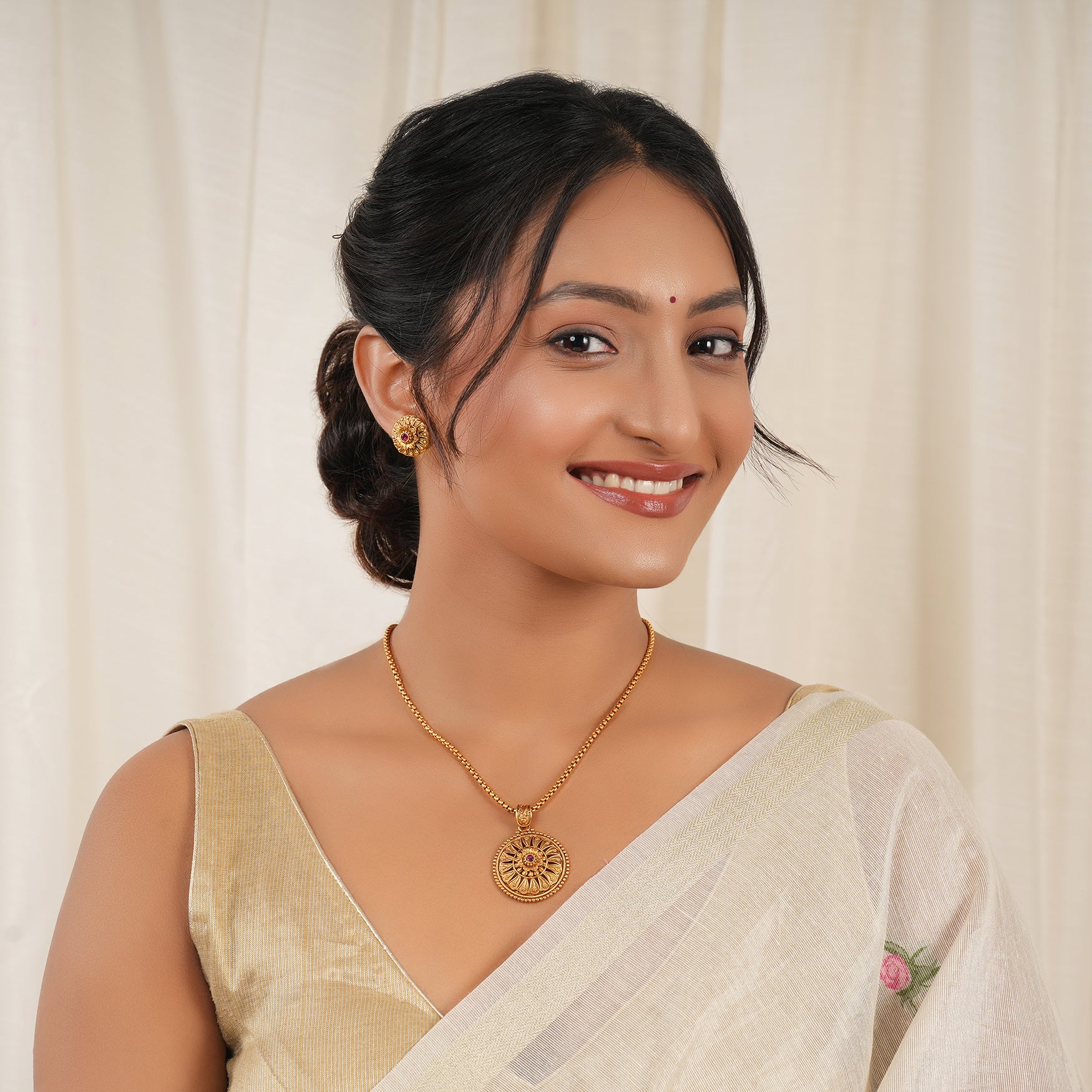 Amazing antique gold carved pendant set