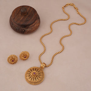 Amazing antique gold carved pendant set