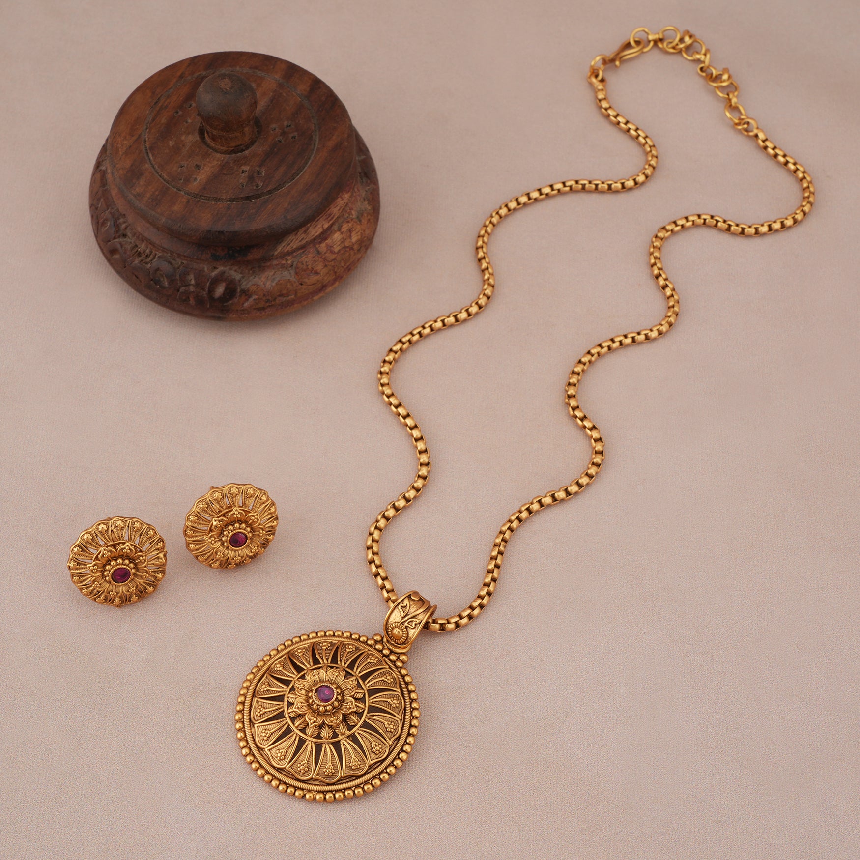 Amazing antique gold carved pendant set
