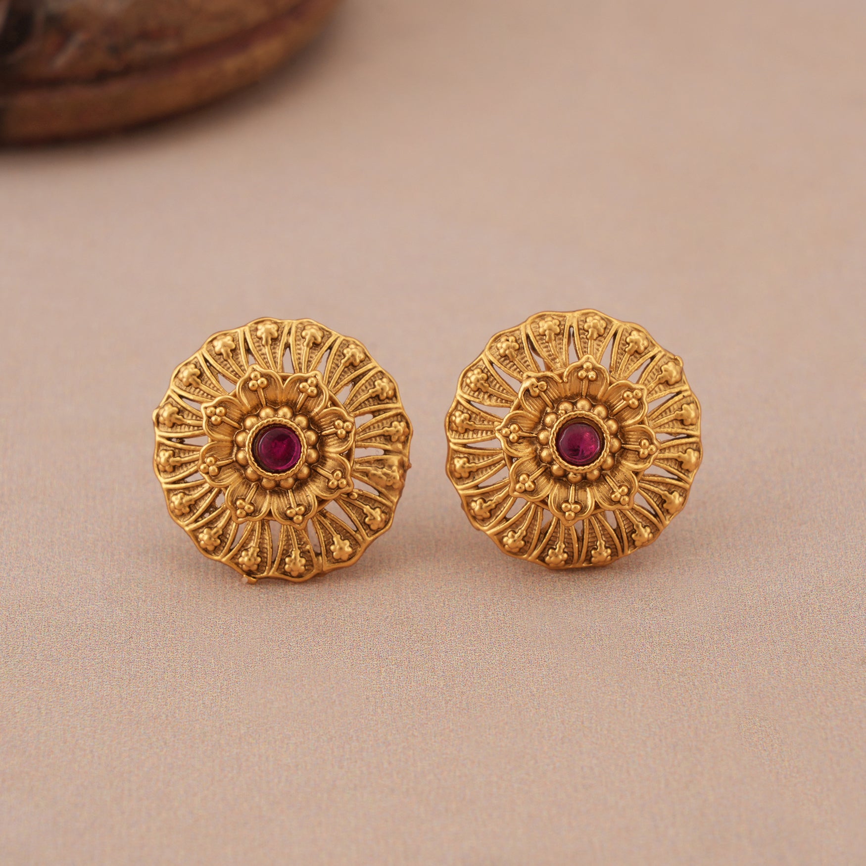 Amazing antique gold carved pendant set