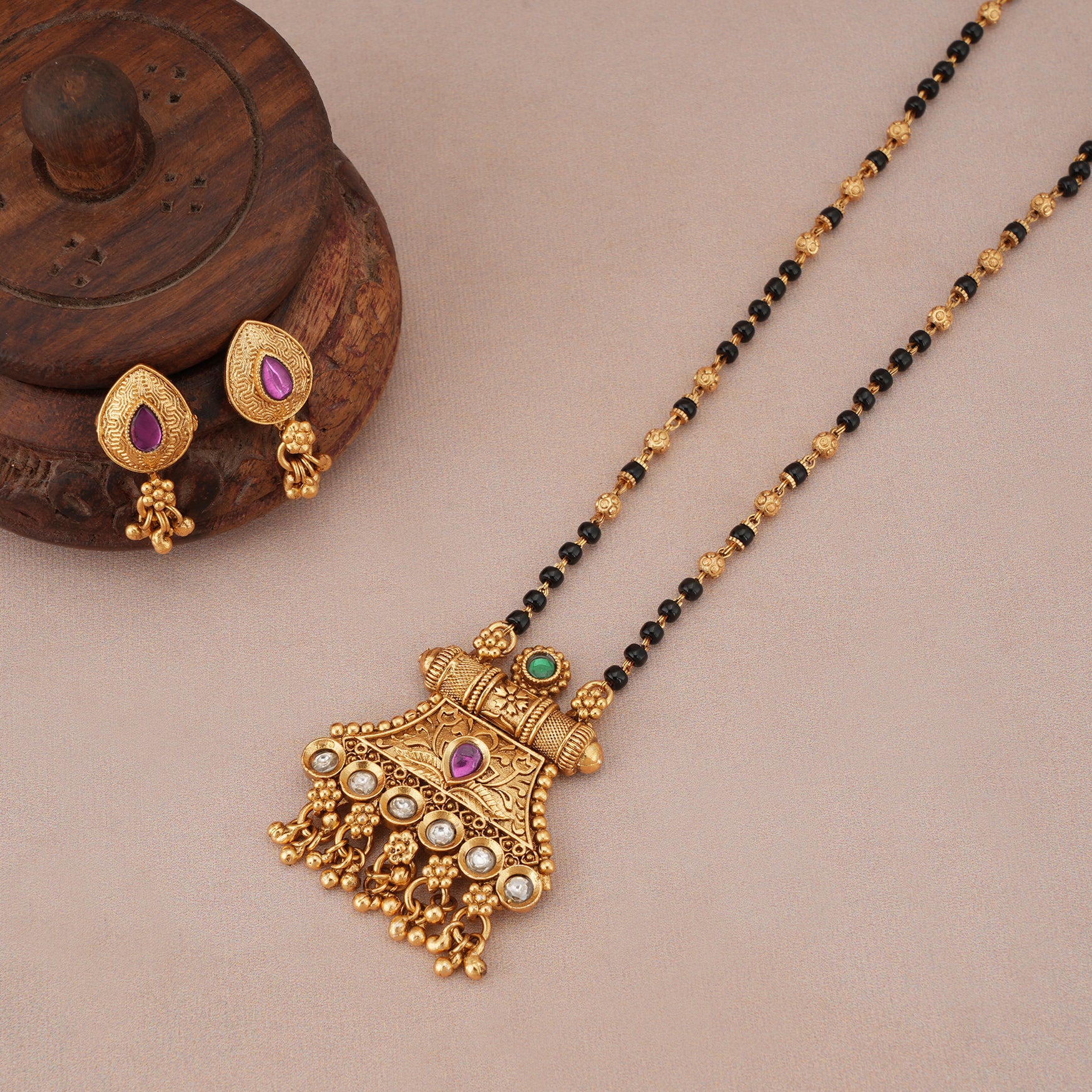 Stunning kundan antique gold mangalstura set
