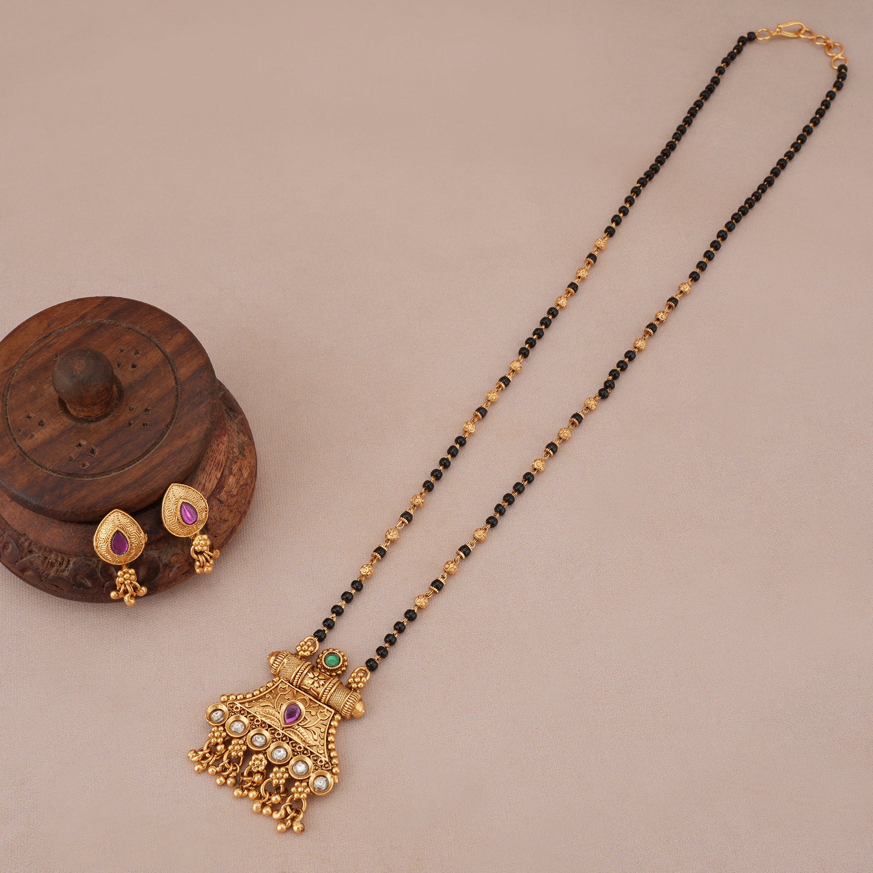 Stunning kundan antique gold mangalstura set