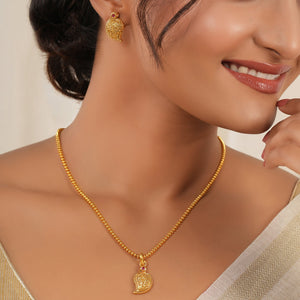 Cute elegant gold plated paisley pendant set
