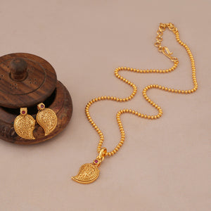Cute elegant gold plated paisley pendant set