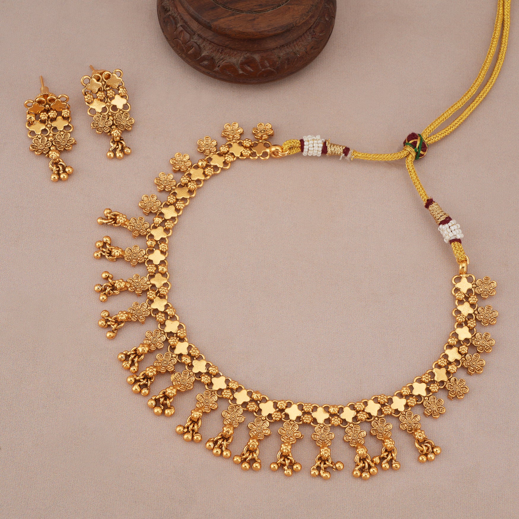 Stunning high gold necklace set