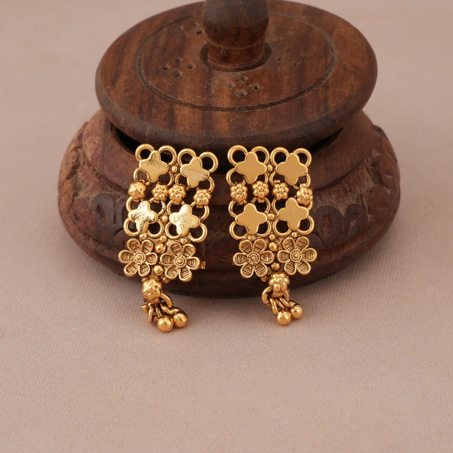 Stunning high gold necklace set