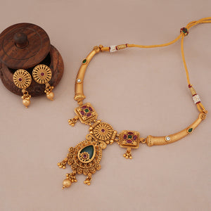 Stunning antique gold rajwadi emerald necklace set