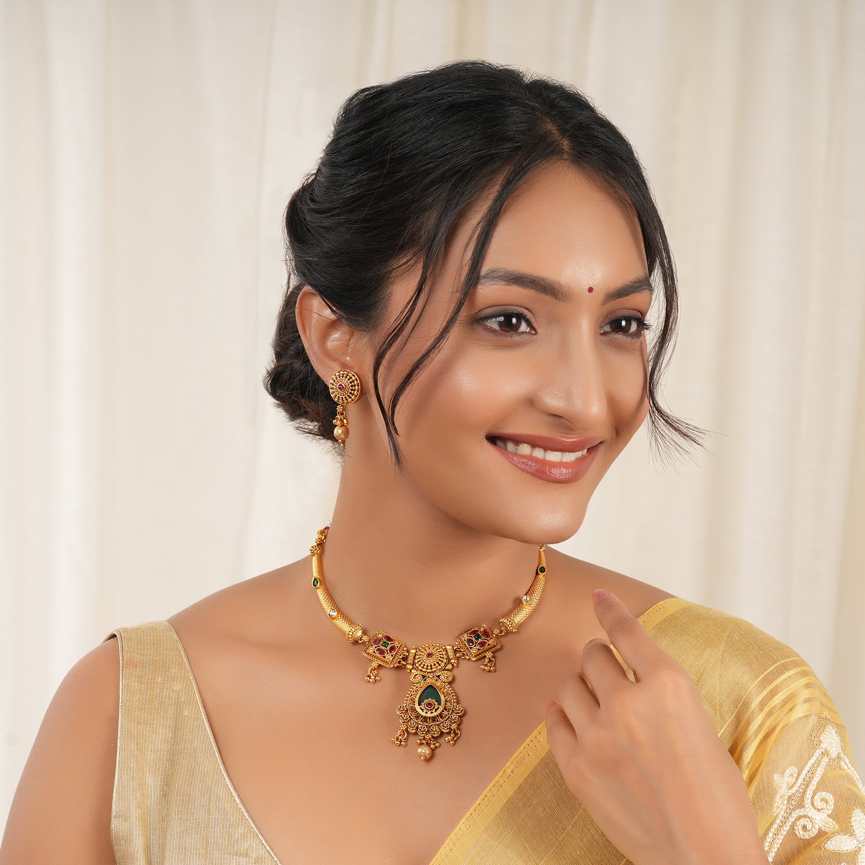 Stunning antique gold rajwadi emerald necklace set