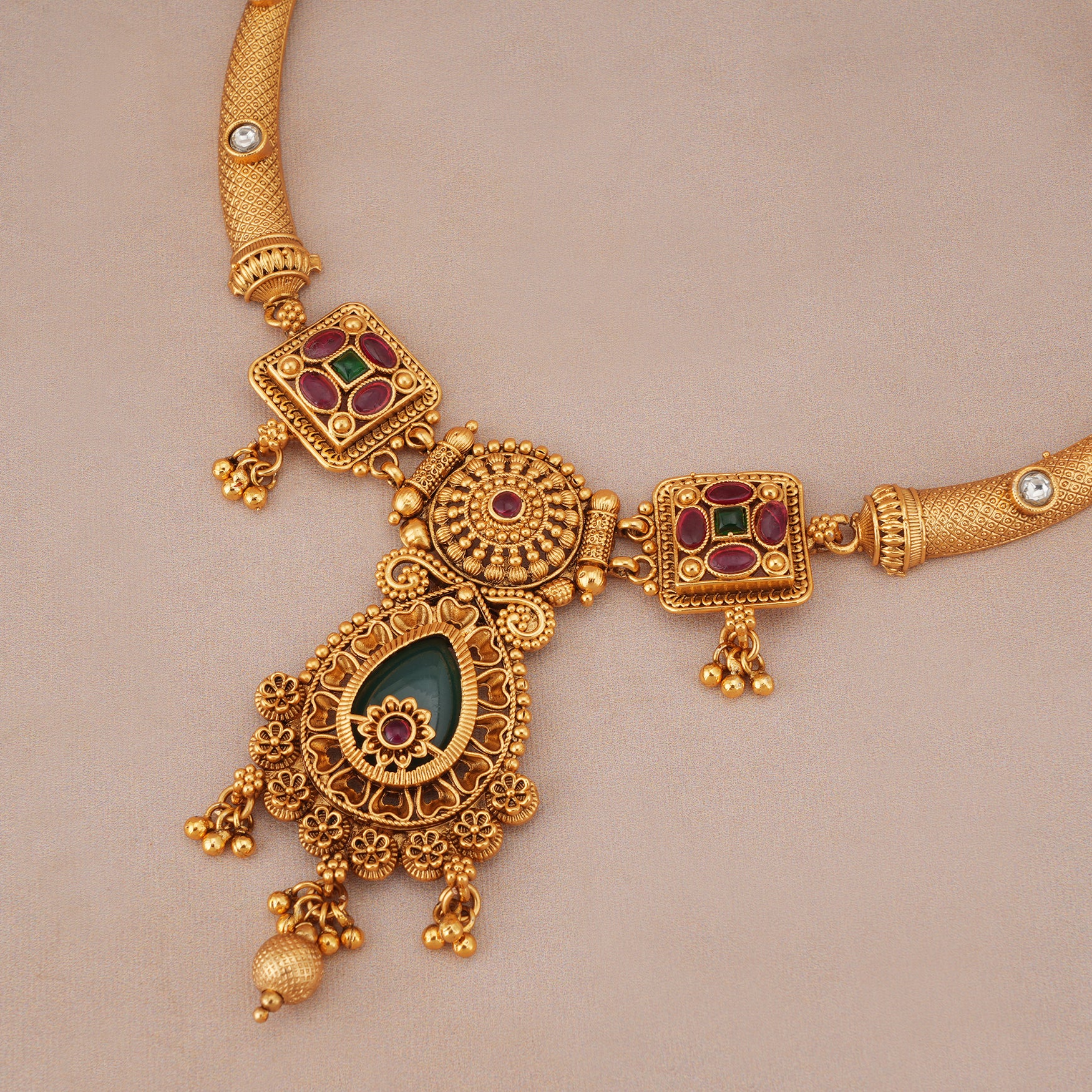 Stunning antique gold rajwadi emerald necklace set
