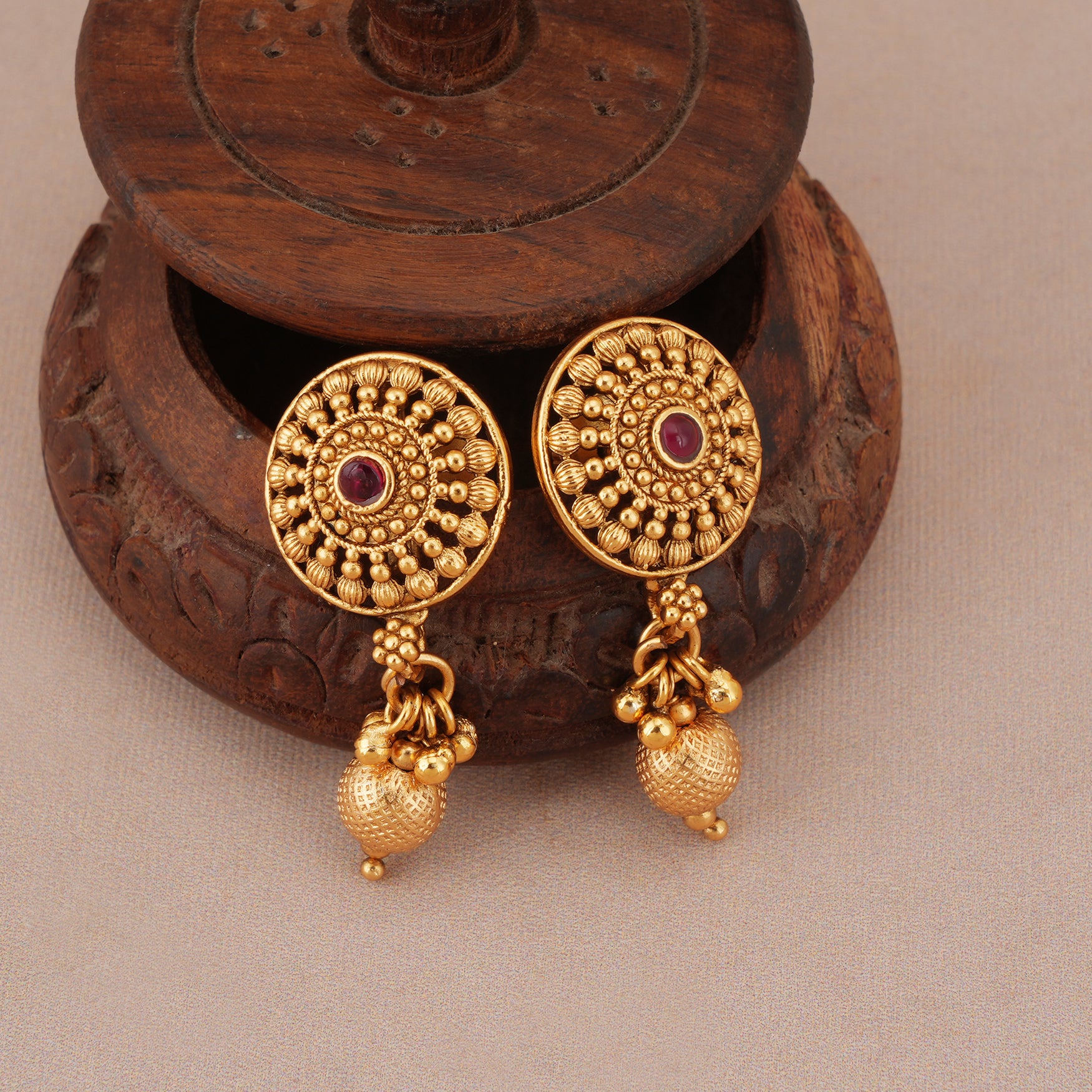 Stunning antique gold rajwadi emerald necklace set