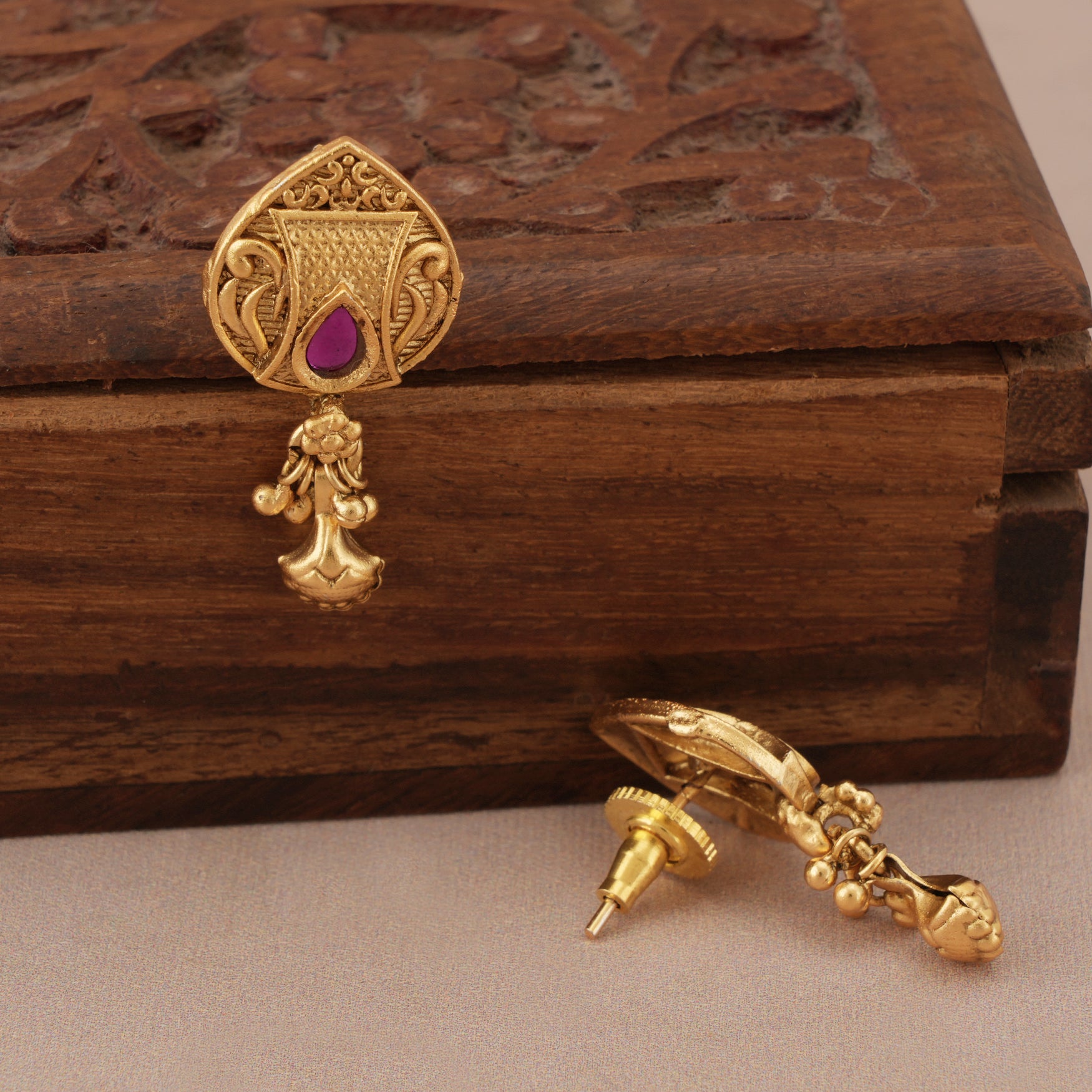 Stunning antique gold stone mangalsutra set with earring