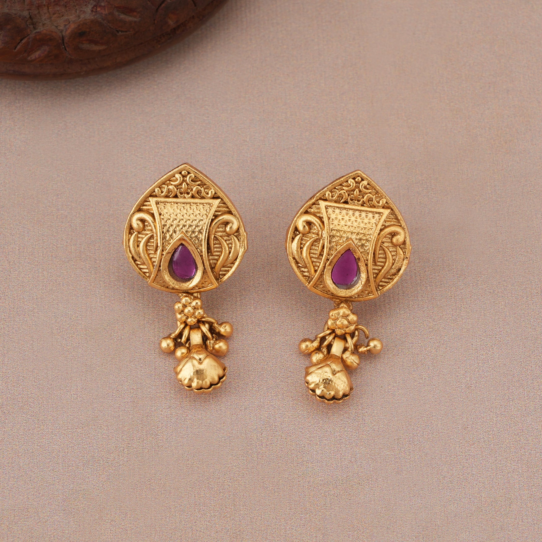 Stunning antique gold stone mangalsutra set with earring