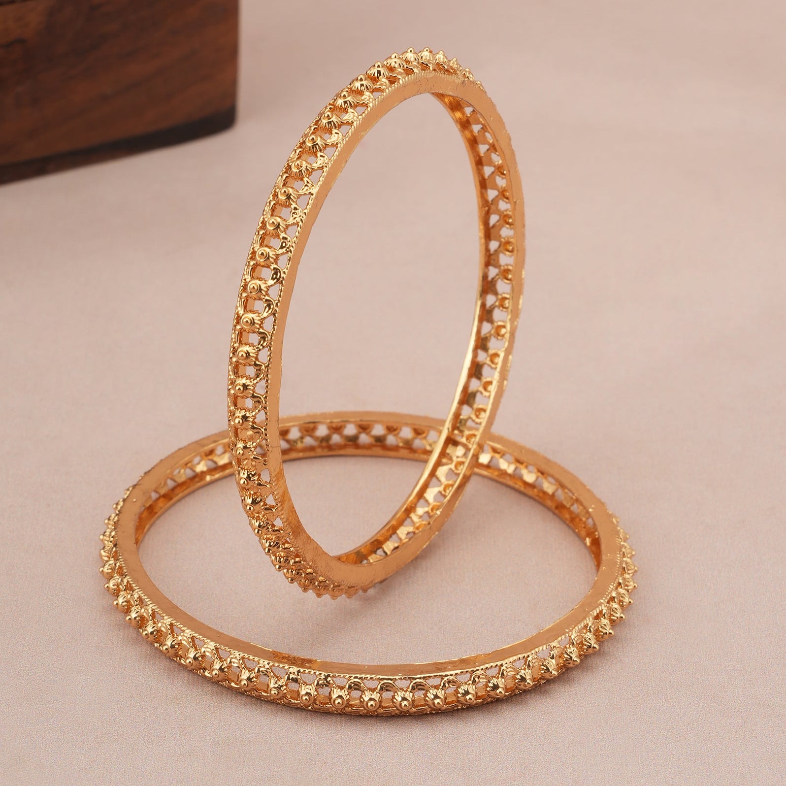 Elegant plain antique gold bangle set