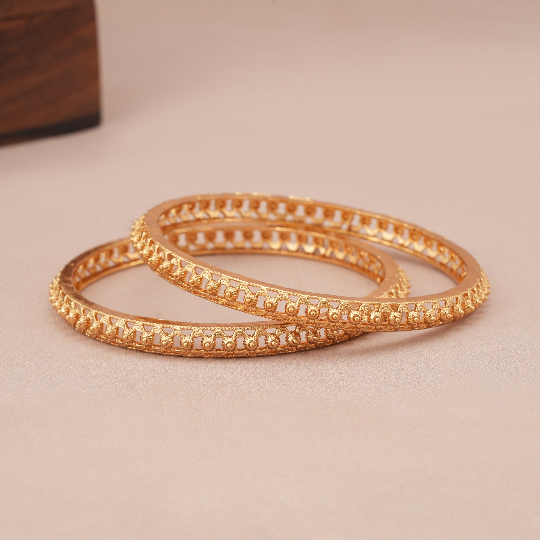 Elegant plain antique gold bangle set