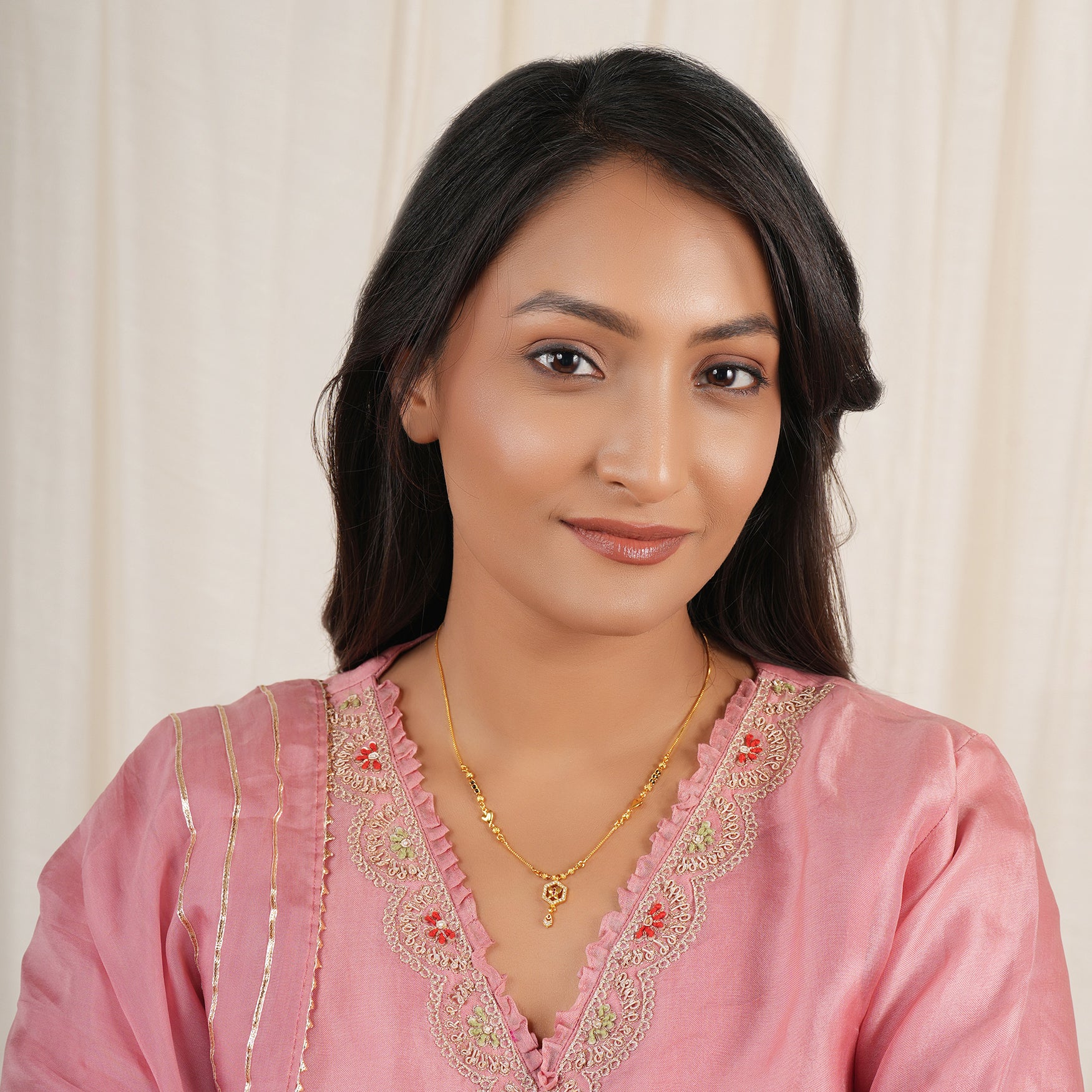 Beautiful gold plated heart mangalstura