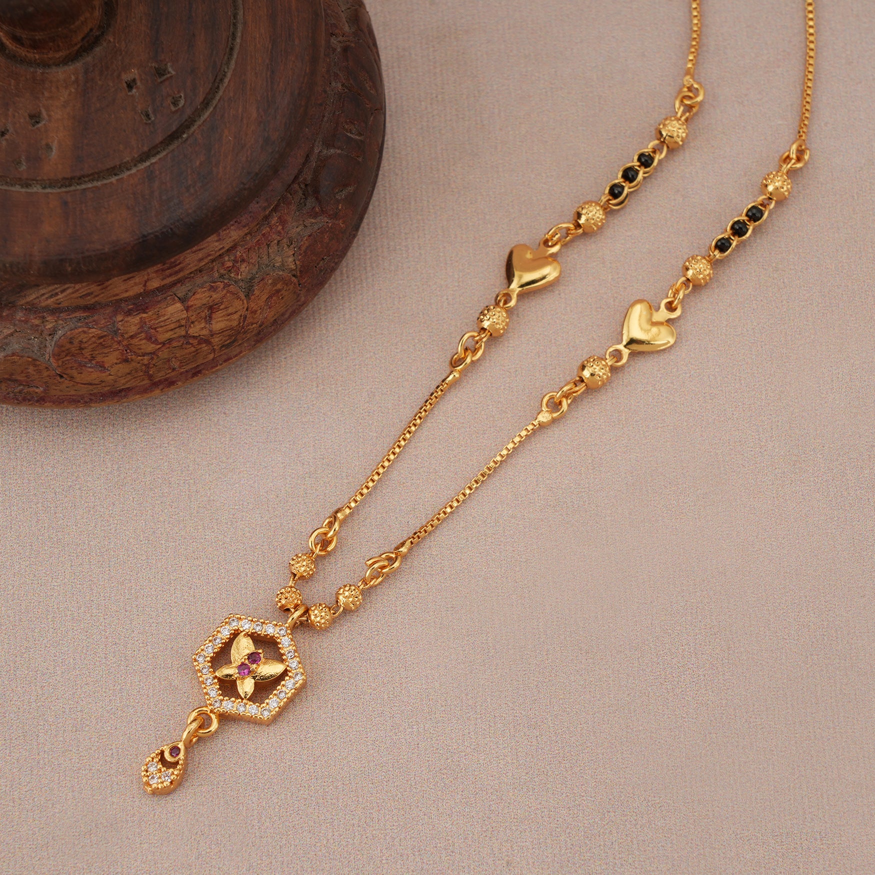 Beautiful gold plated heart mangalstura