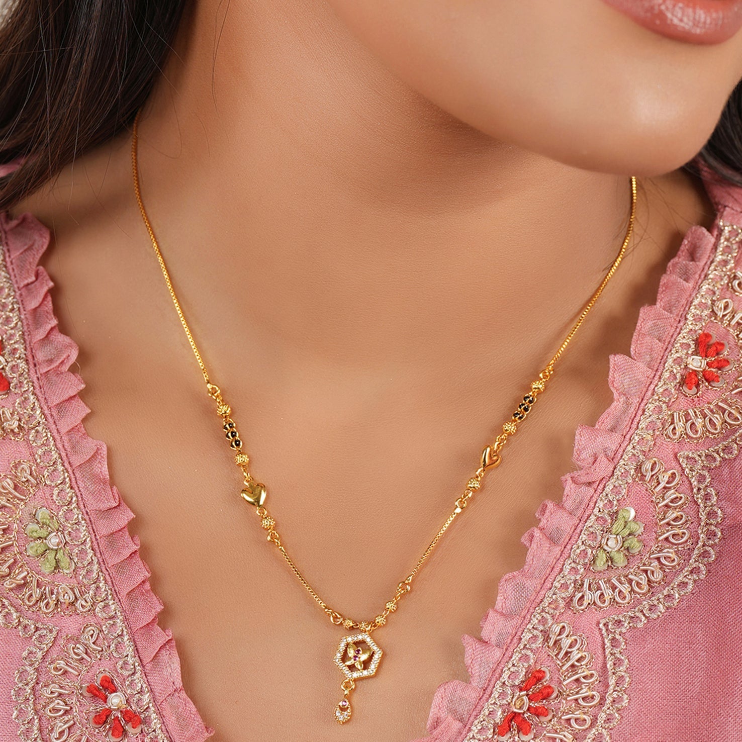 Beautiful gold plated heart mangalstura