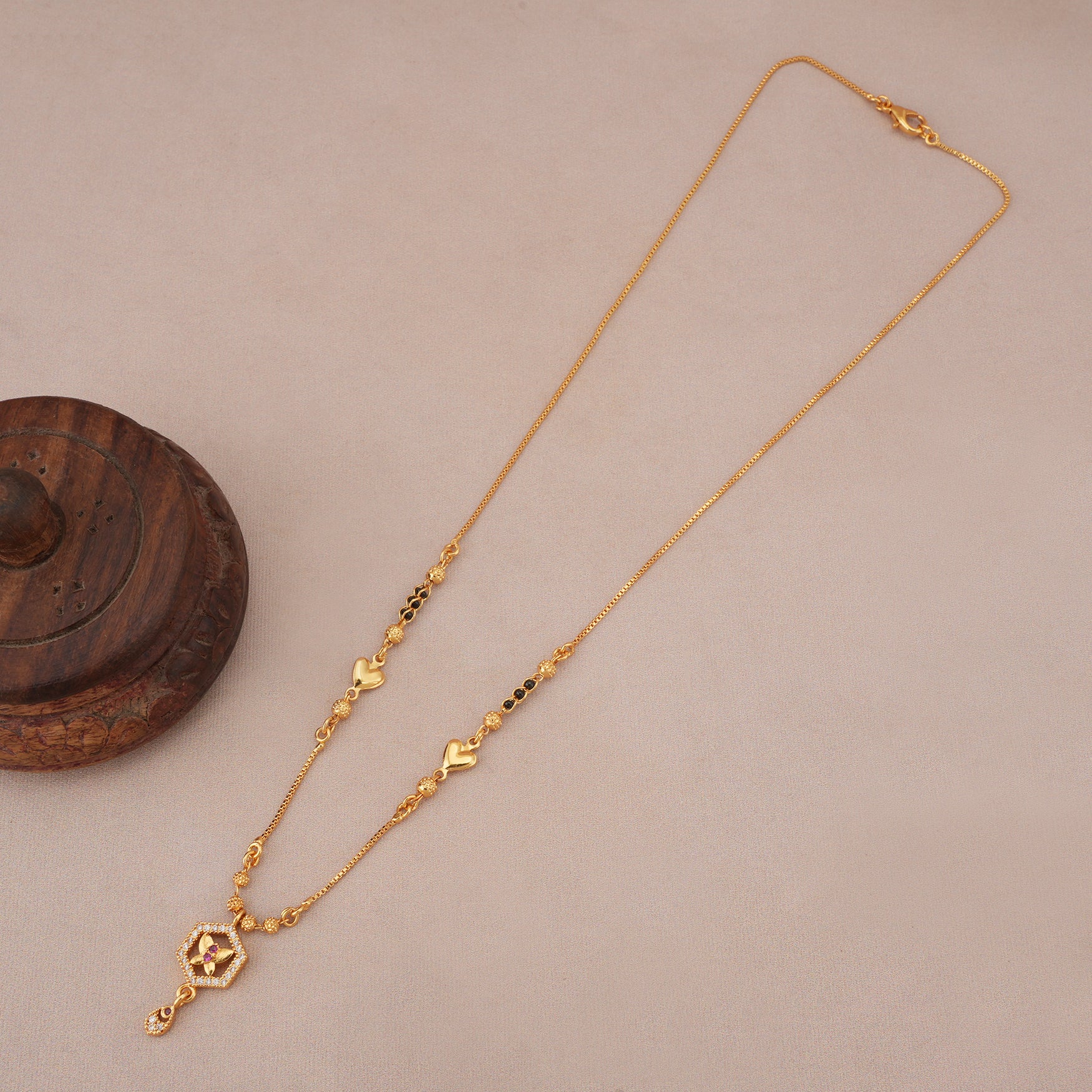 Beautiful gold plated heart mangalstura