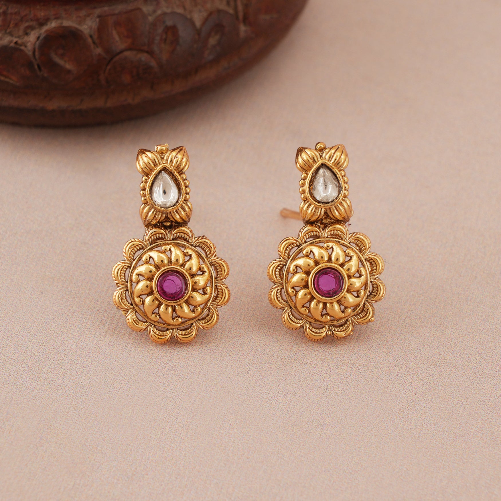 Beautiful antique gold gulika bloom necklace set