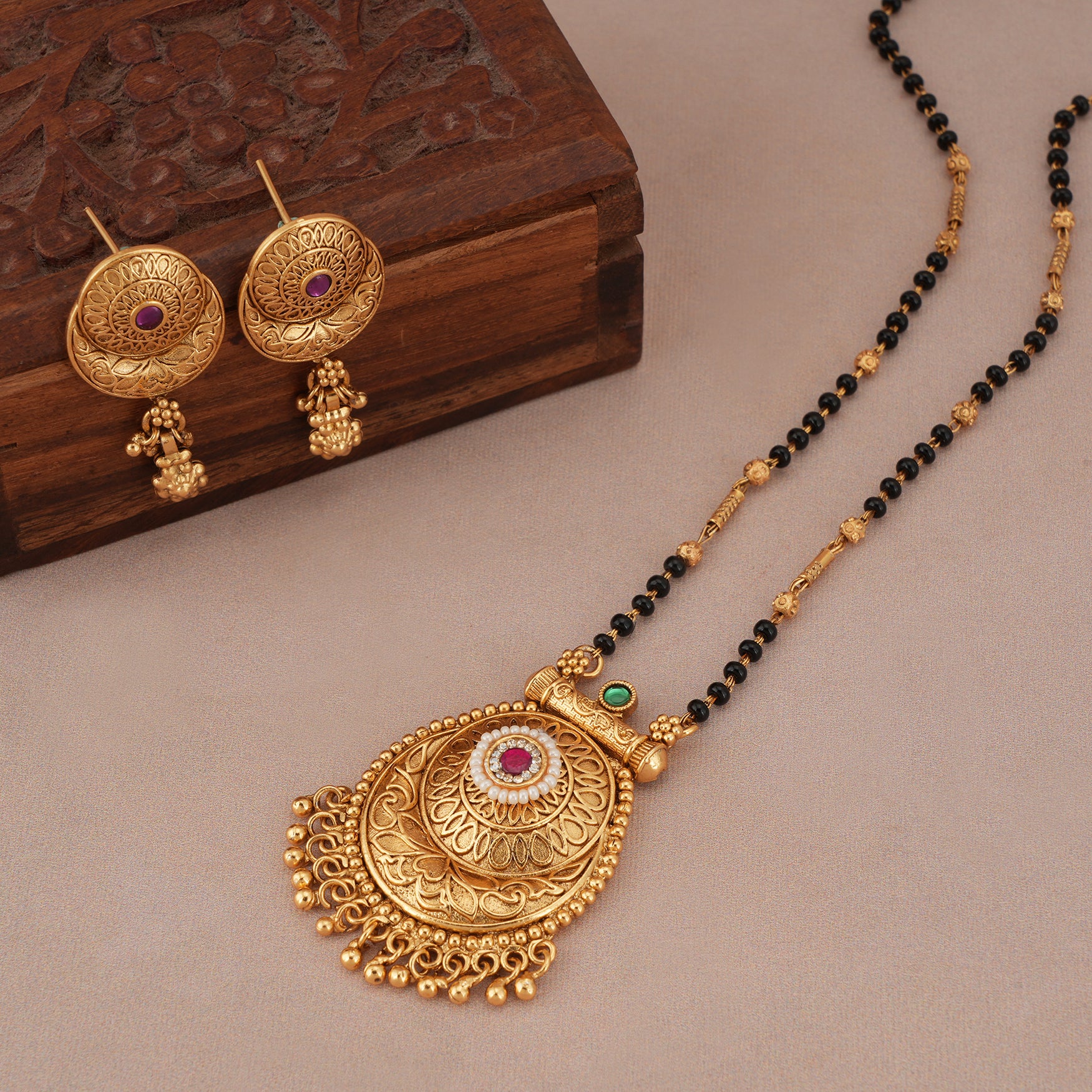 Stunning antique gold ruby bold mangalsutra set