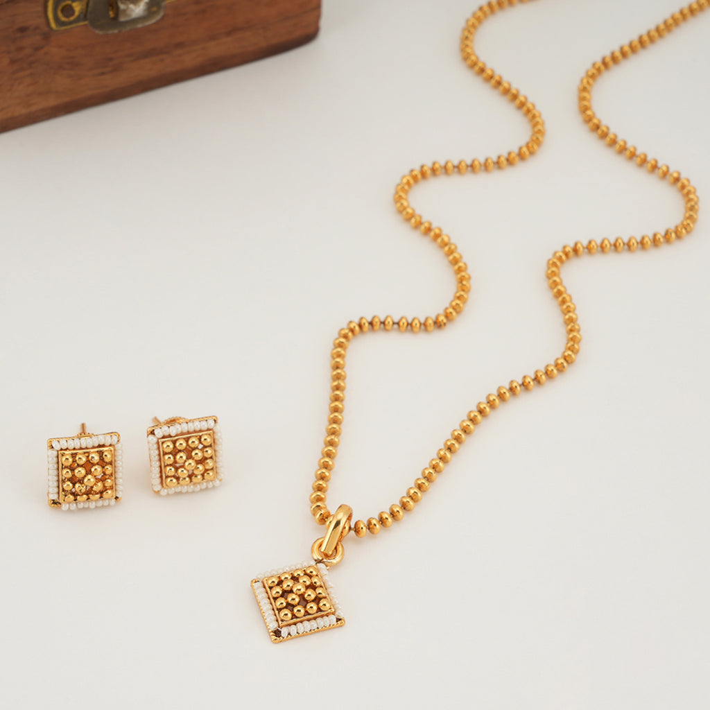 Cute elegant pearl gold plated pendant set