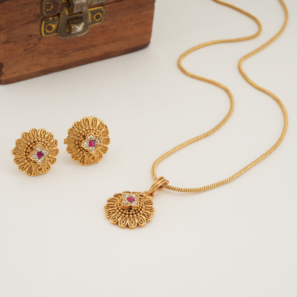 Beautiful floral stone antique gold pendant set