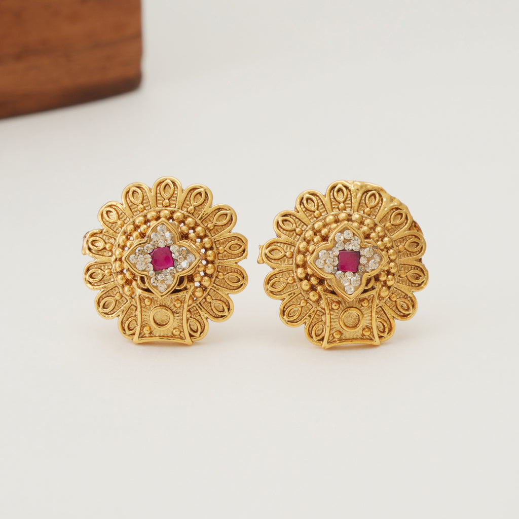 Beautiful floral stone antique gold pendant set