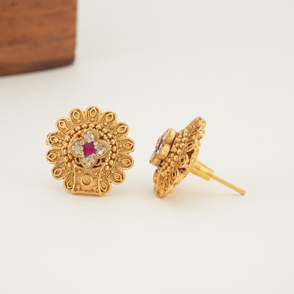 Beautiful floral stone antique gold pendant set