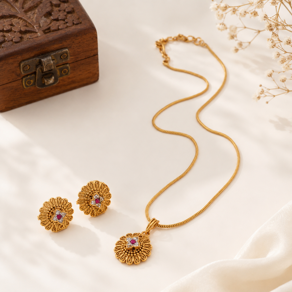 Beautiful floral stone antique gold pendant set