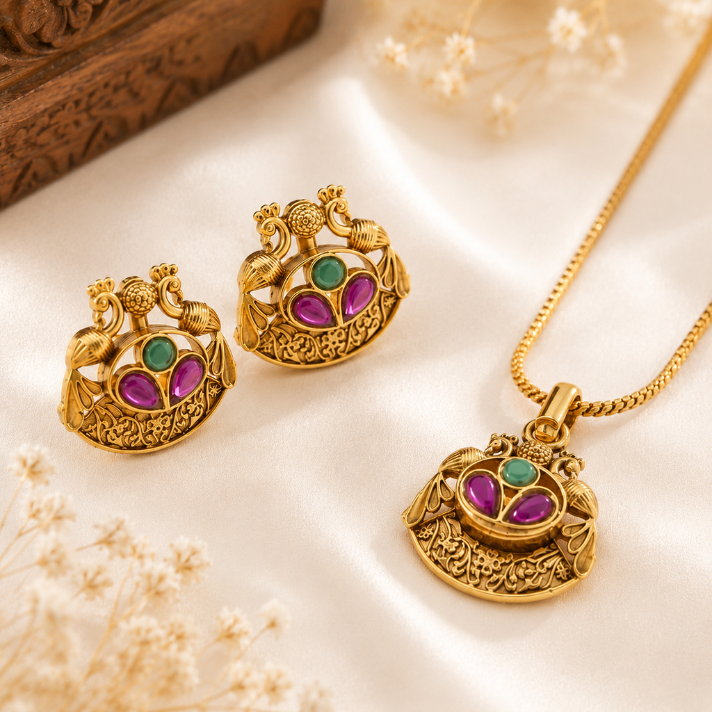 Stunning muticolor gold pendant set