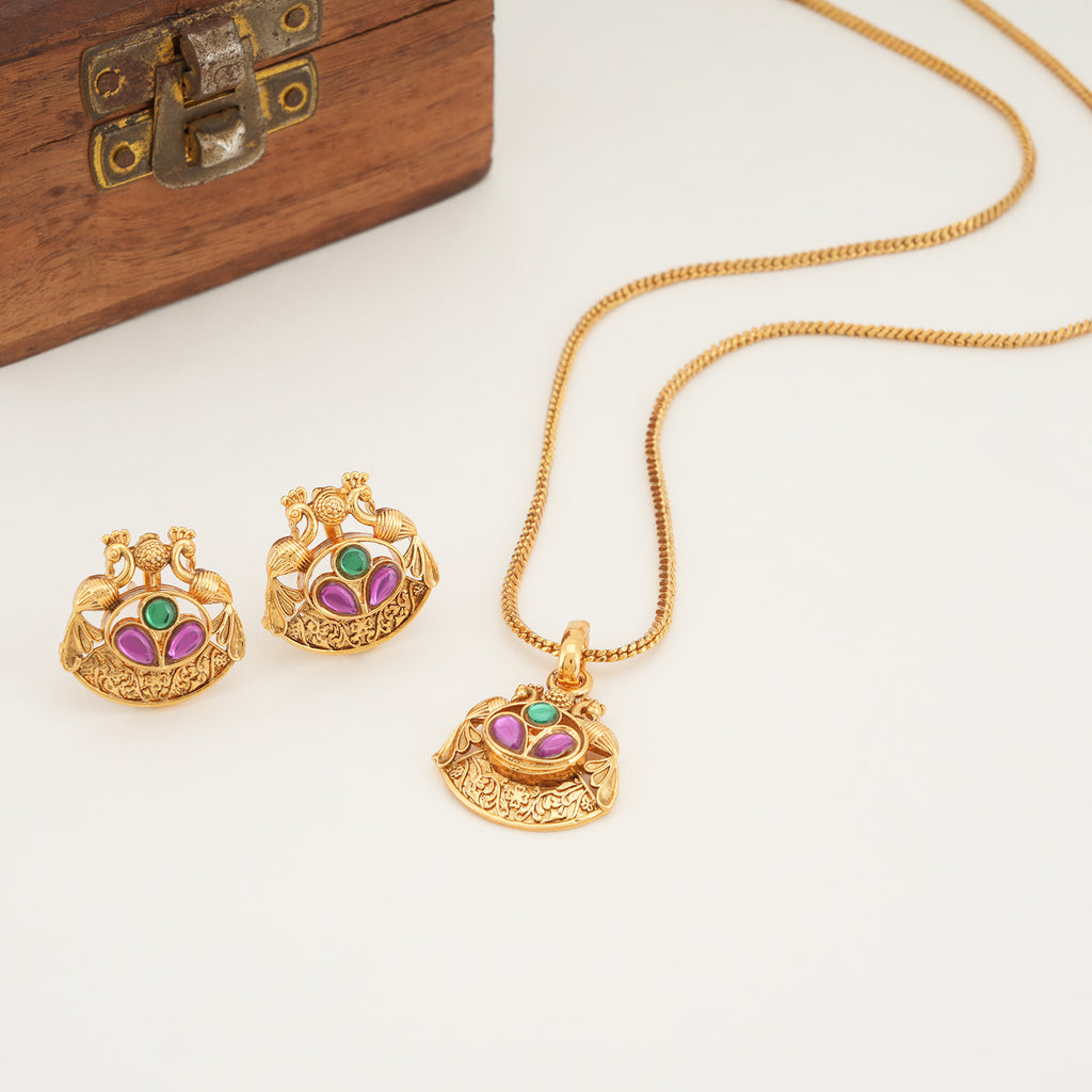 Stunning muticolor gold pendant set