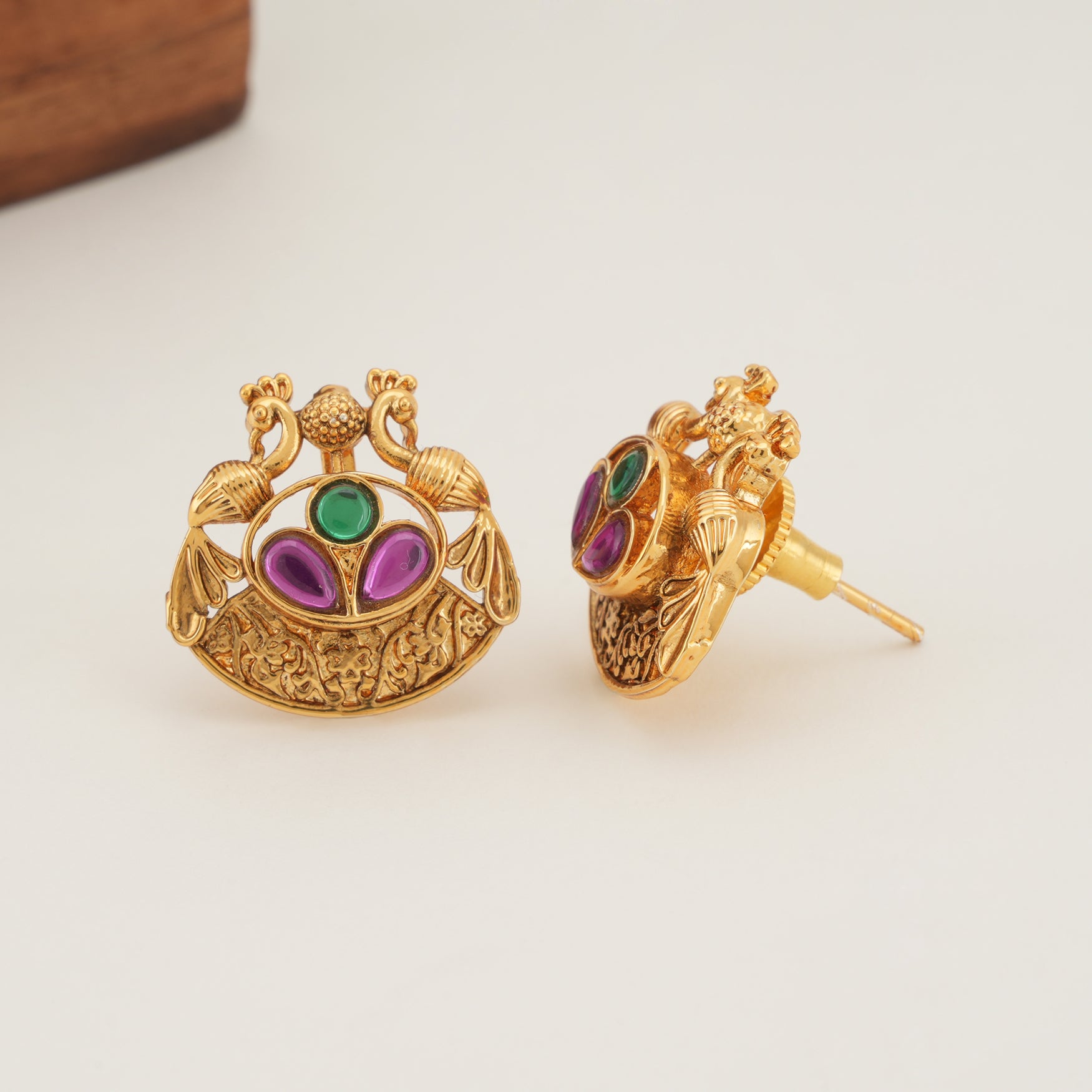 Stunning muticolor gold pendant set